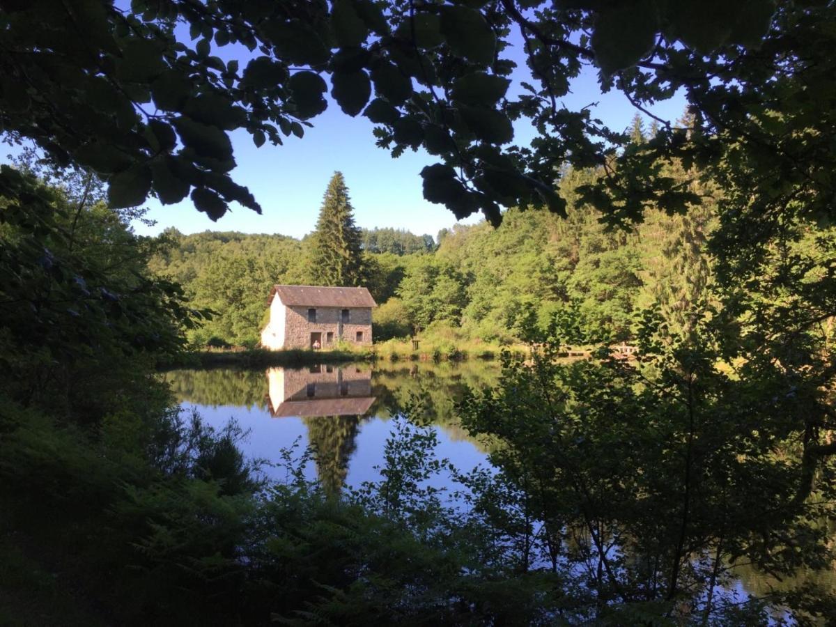 Le Moulin De La Farge B&B Saint-Moreil Екстериор снимка